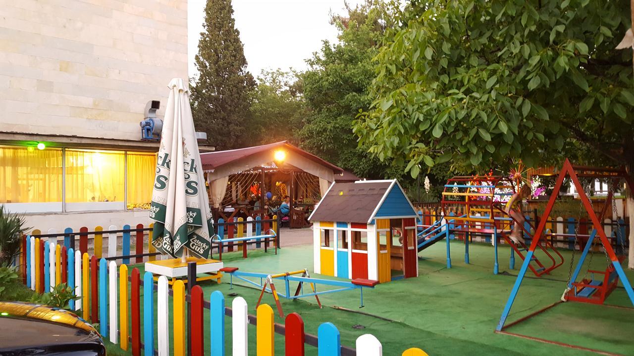 U Iriny Hotel Pitsunda Exterior foto