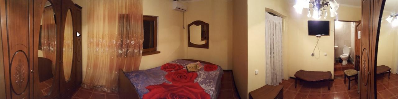 U Iriny Hotel Pitsunda Exterior foto